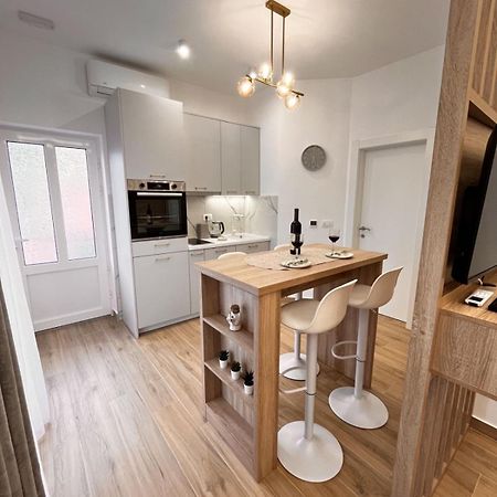 Dmm Apartments 蒂瓦特 外观 照片
